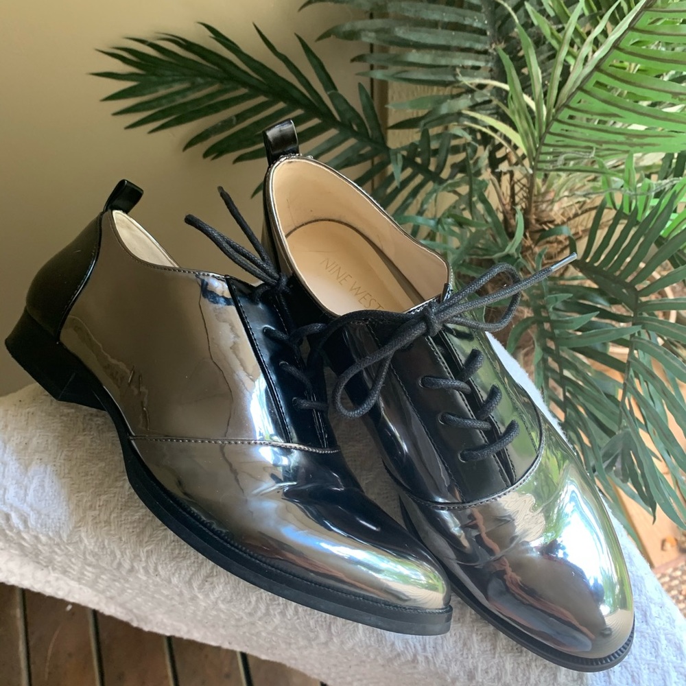 Nine West Silver & Black Patent Leather shoes 7